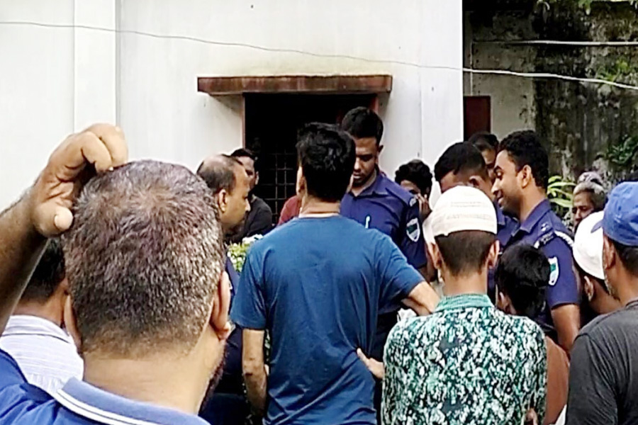 কোটচাঁদপুরে বন্দুকের গুলিতে ব্যবসায়ীর আত্মহত্যা