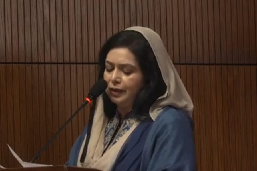 জাতীয় বার্ন ও প্লাস্টিক সার্জারি ইনস্টিটিউটে আয়োজিত ‘২১ জুলাই মাইলস্টোন ট্র্যাজেডির শ্রদ্ধাঞ্জলি ও স্মরণে বক্তব্যে দেন জোবায়দা রহমান। ছবি: ভিওডি বাংলা