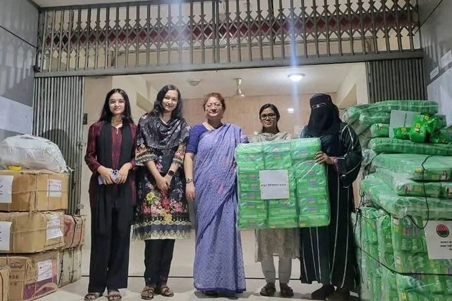 জবির ছাত্রী হলে উপহার পাঠাল ছাত্রদল