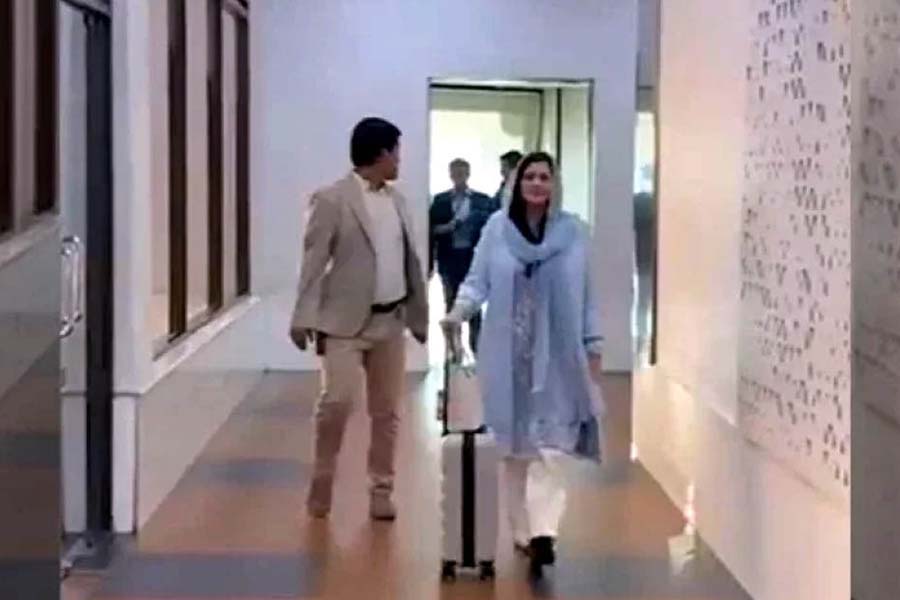 লন্ডন গেছেন ডা. জুবাইদা রহমান