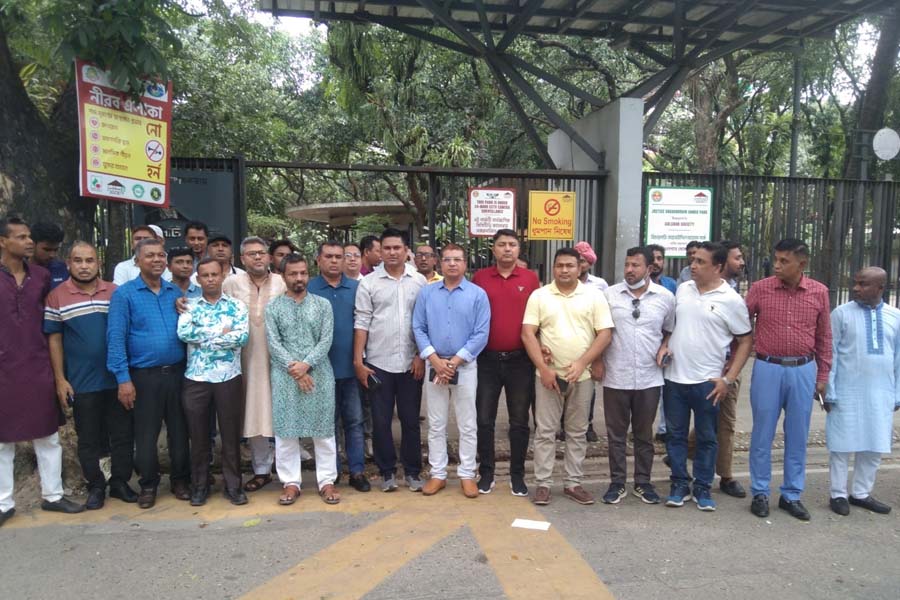 বিএনপি চেয়ারম্যানের কার্যালয়ের সামনে পদবঞ্চিত যুবদল নেতারা