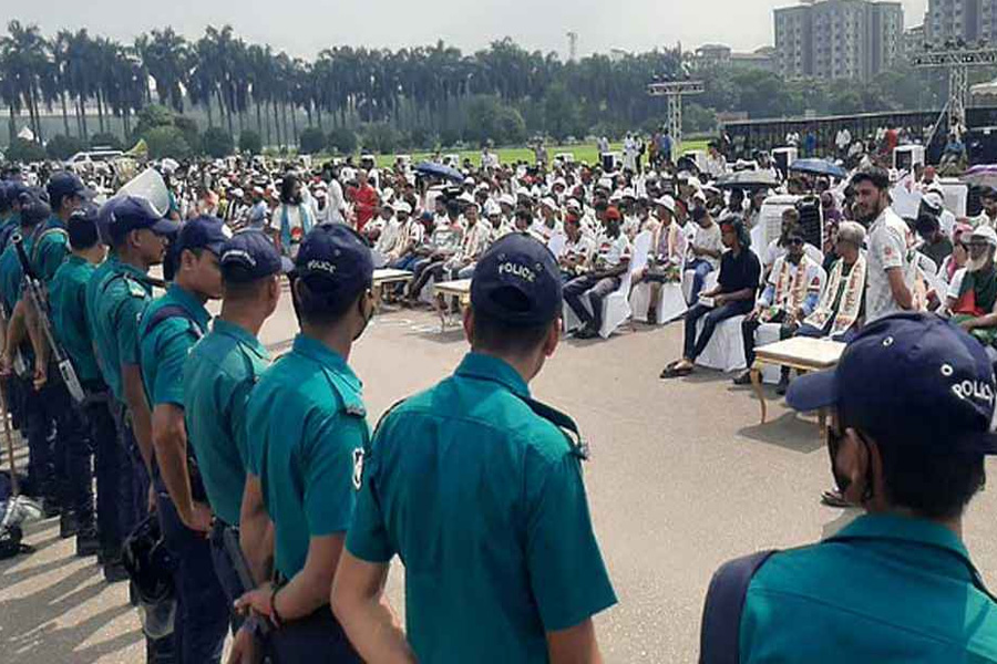 ফটক টপকে অতিথিদের চেয়ারে জুলাই পরিবারের আহতরা