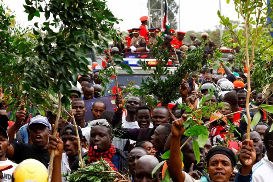 কেনিয়ায় বিরোধী নেতার মরদেহ গ্রহণে বিশৃঙ্খলা