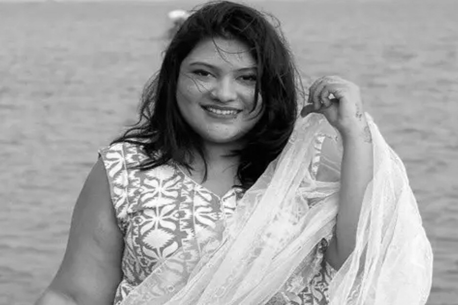 কারিনা কায়সারের মরদেহ দেশে আসছে কাল
