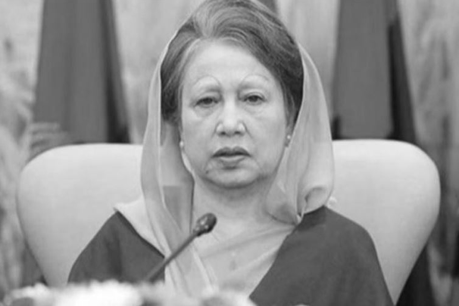 খালেদা জিয়ার মৃত্যুর সময় তারেক রহমানসহ পাশে ছিলেন যারা