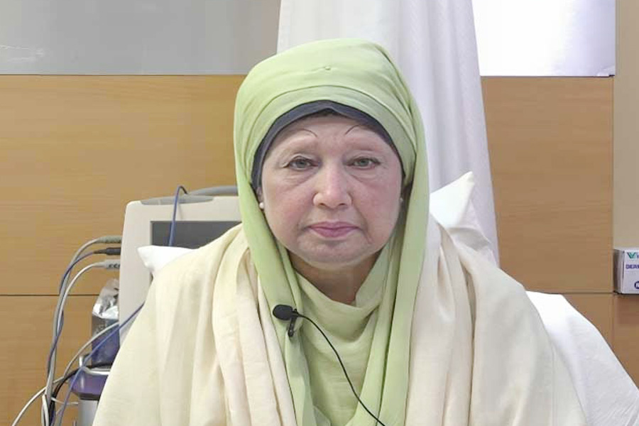 আসছে না এয়ার অ্যাম্বুলেন্স, খালেদা জিয়ার লন্ডন যাত্রা পেছাল