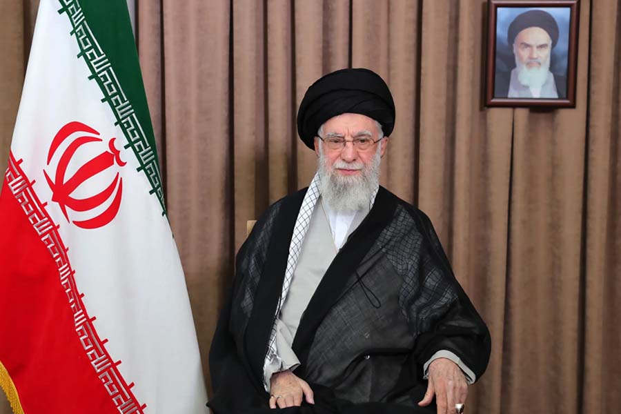 চলে গেলেন খামেনির স্ত্রী