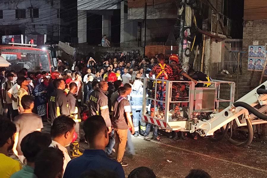 খুলনা সিটি মেডিক্যালে লাগা আগুন নিয়ন্ত্রণে, উদ্ধার অভিযান চলমান