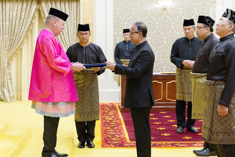 ইব্রাহিমের কাছে পরিচয়পত্র পেশ করলেন বাংলাদেশের হাইকমিশনার