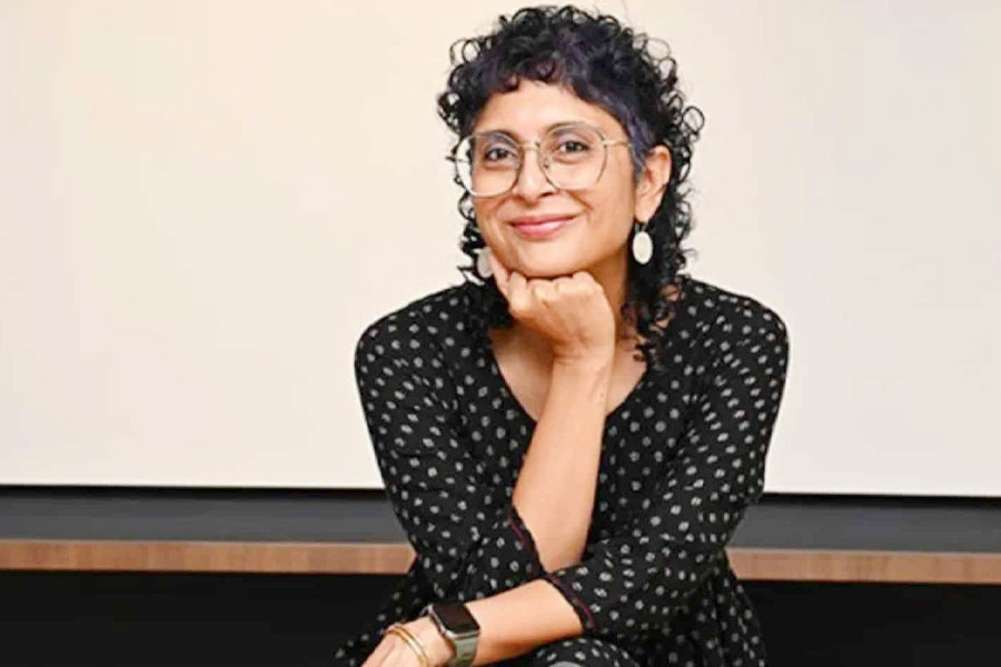 ইন্ডিগো ফ্লাইট বিভ্রাট: কিরণ রাওসহ যাত্রীরা ১১ ঘণ্টা আটকা