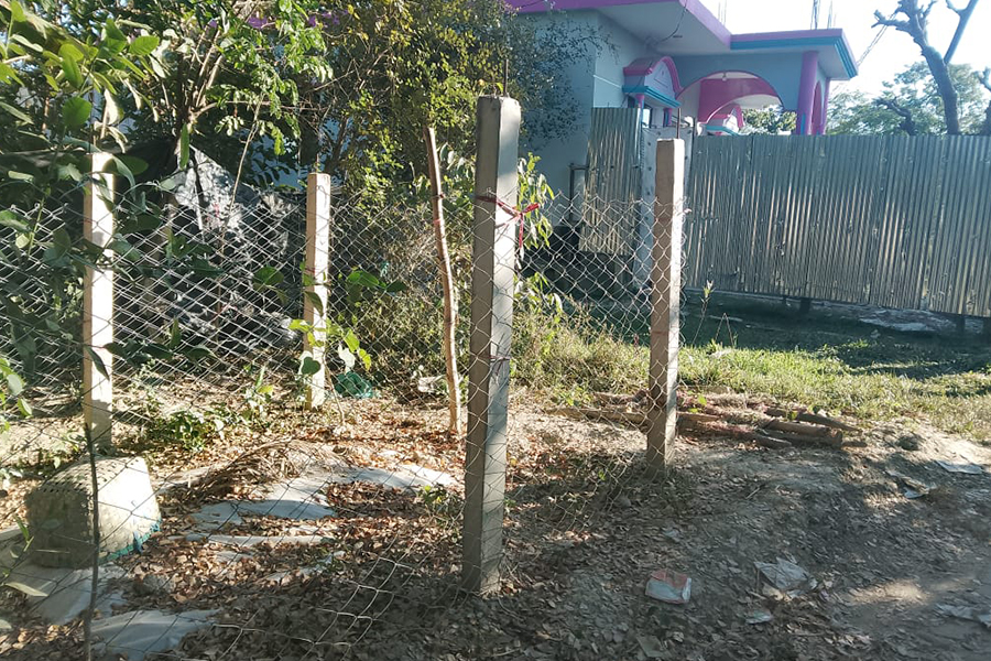 জায়গার বিরোধ নিয়ে কবর থেকে লাশ তোলার হুমকির অভিযোগ