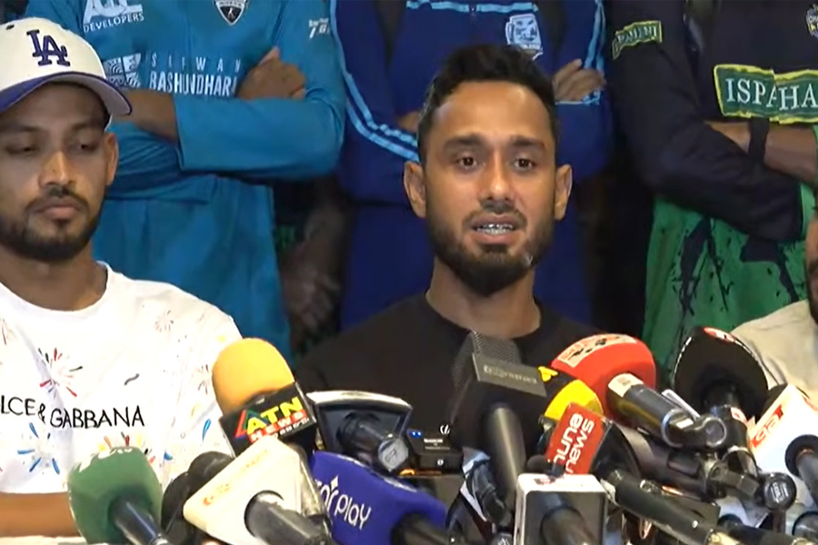 ৫ দফা দাবিতে মাঠে নামতে অস্বীকৃতি