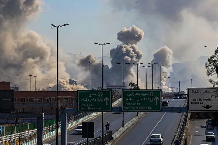 কুয়েতে মার্কিন ঘাঁটিতে ইরানের ব্যাপক হামলা