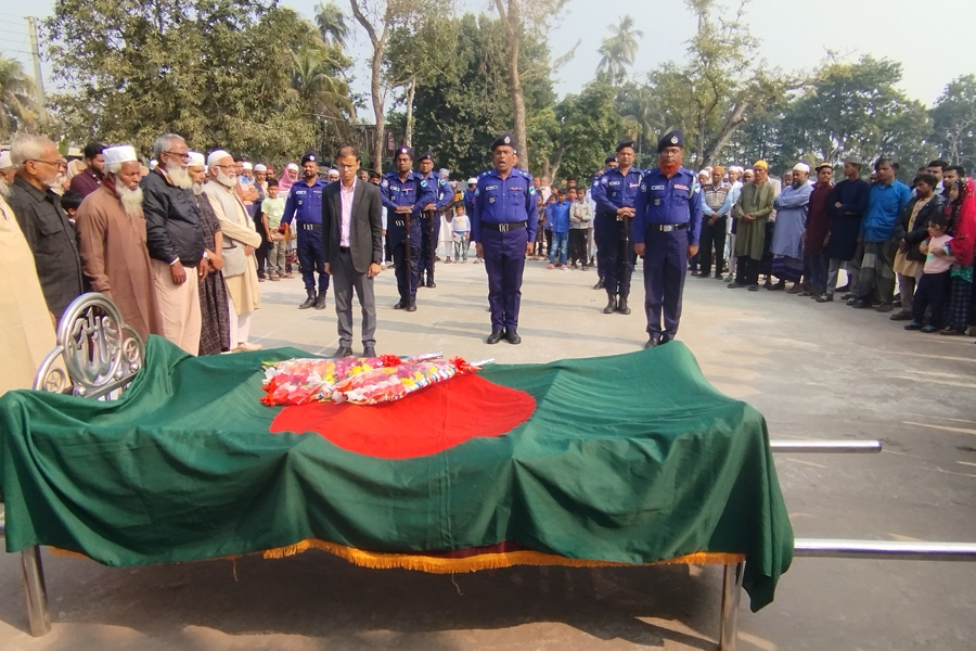 রাষ্ট্রীয় মর্যাদায় বীর মুক্তিযোদ্ধা মুনসুর আলী শেখের দাফন সম্পন্ন