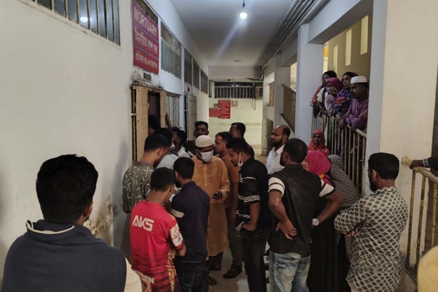এক দুর্ঘটনায় শেষ পুরো পরিবার, কেউ হারিয়েছেন বাবা-মা