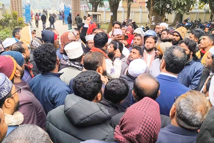 মনোনয়ন স্থগিতের প্রতিবাদে ডিসি কার্যালয়ে জামায়াতের বিক্ষোভ