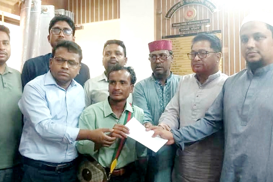 ভূমিহীন ভাইরাল তাজুর পাশে নাগেশ্বরী উপজেলা প্রশাসন