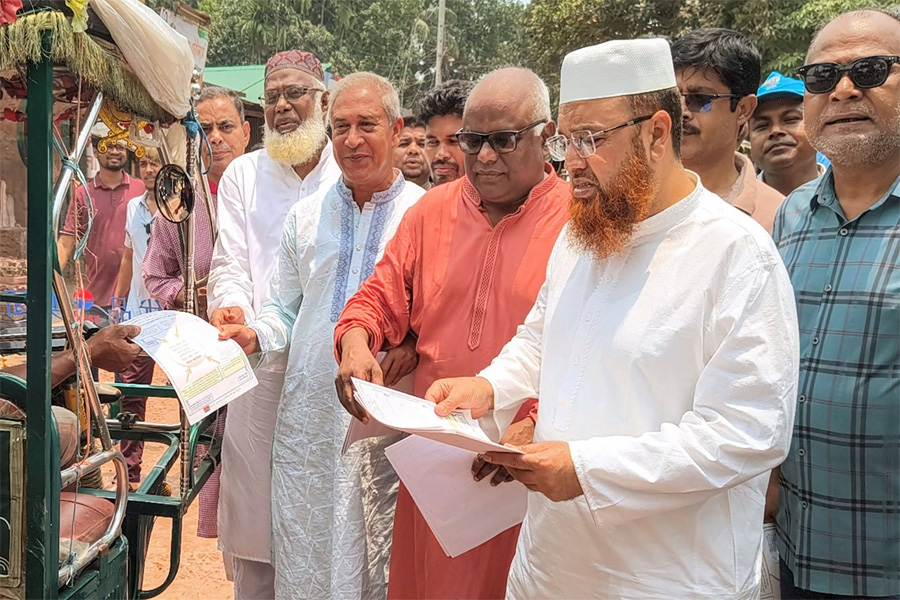 গণভোটের ‘খ’ প্রশ্ন নিয়ে বিএনপির লিফলেট বিতরণ