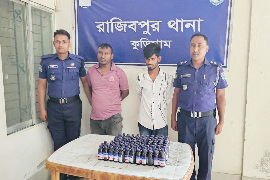 রাজিবপুরে ১৪৪ বোতল ভারতীয় এসক্যাফ সিরাপসহ আটক ২
