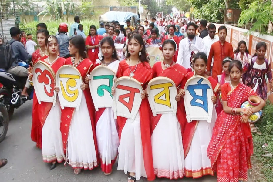 কুমারখালীতে বর্ণাঢ্য আয়োজনে নববর্ষ উদযাপন