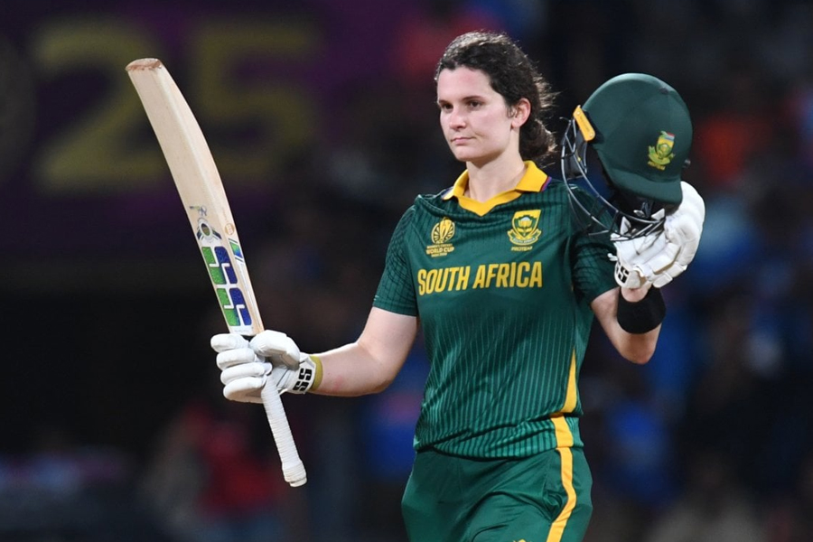 বিশ্বকাপে রেকর্ড গড়ে ব্যাটারদের র‌্যাঙ্কিংয়ে শীর্ষে লরা উলভার্ট