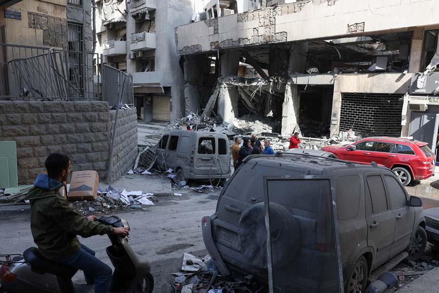 লেবাননে ইসরায়েলি হামলায় নিহত ৮২৬