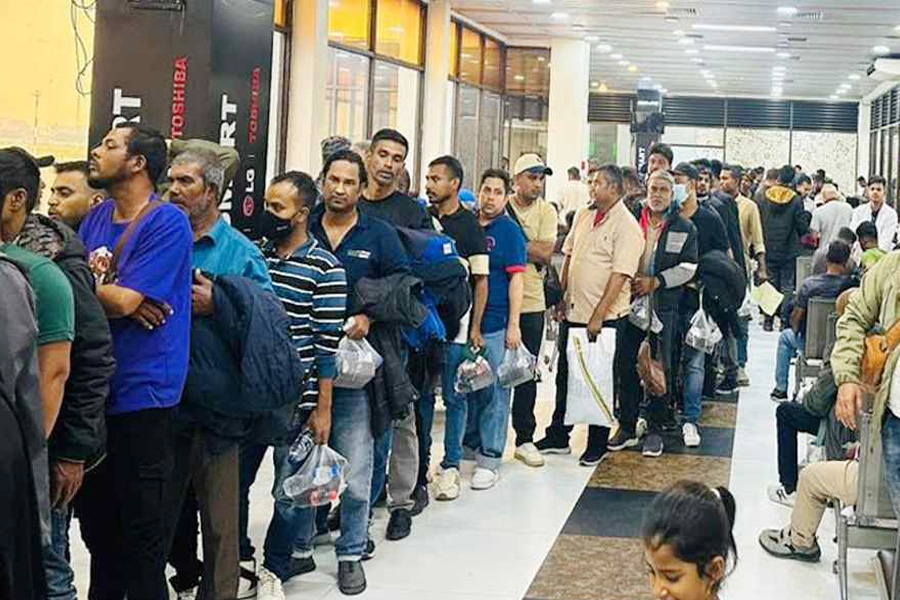 লিবিয়া থেকে আরও ৩ শতাধিক বাংলাদেশি দেশে ফিরছে