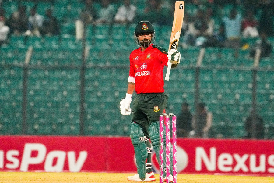 শেষ ওভারের রোমাঞ্চে বাংলাদেশের সিরিজ সমতা