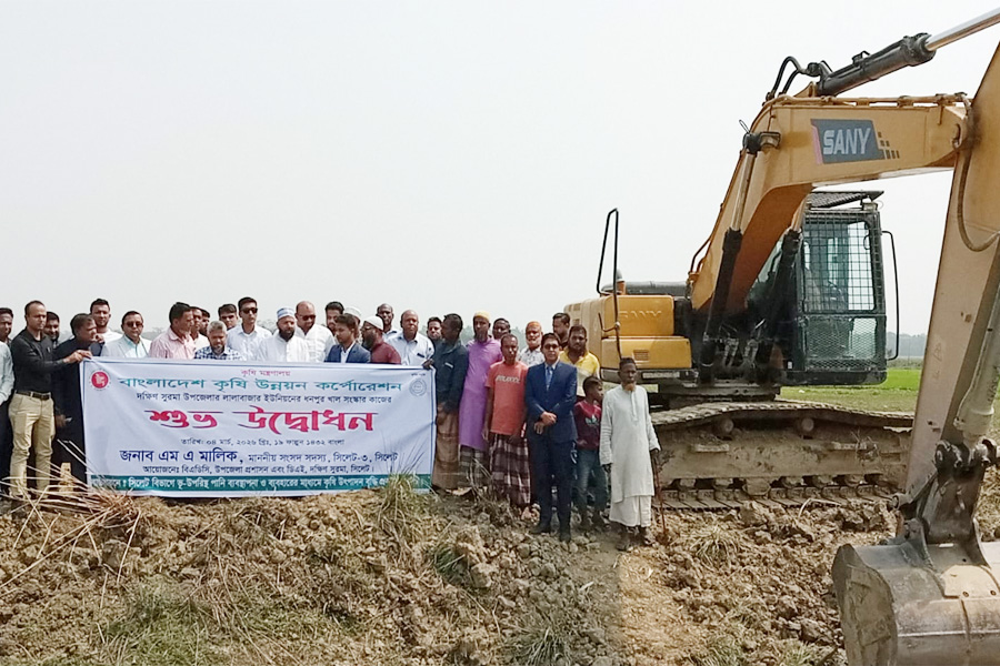 ধনপুরে খাল খনন সংস্কার কাজের উদ্বোধন করলেন এম এ মালিক