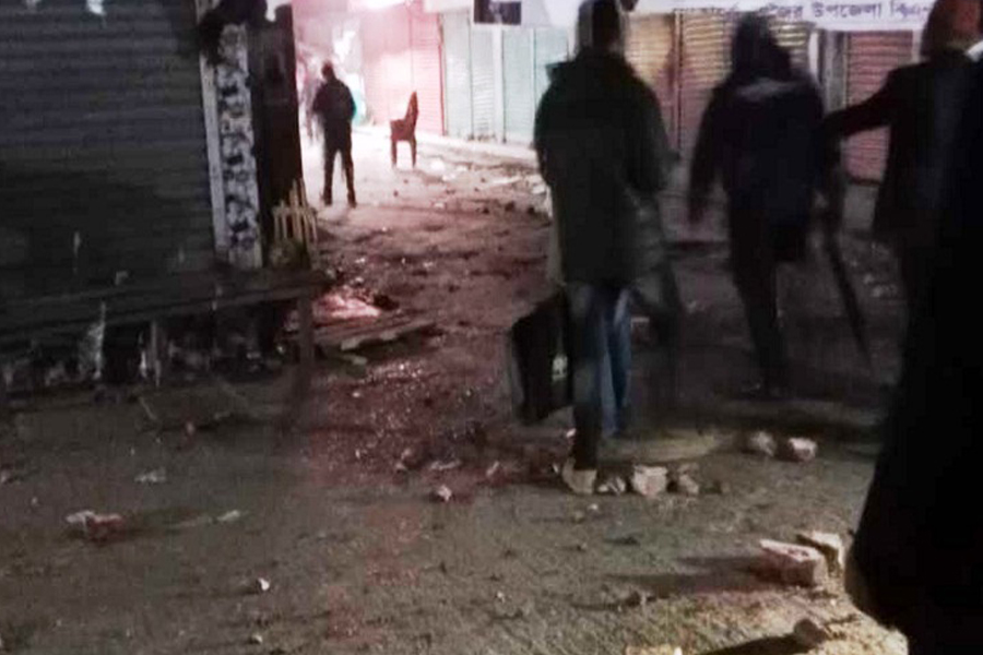 মাদারীপুরে বিয়েবাড়িতে উচ্চশব্দে গান বাজানো নিয়ে সংঘর্ষ