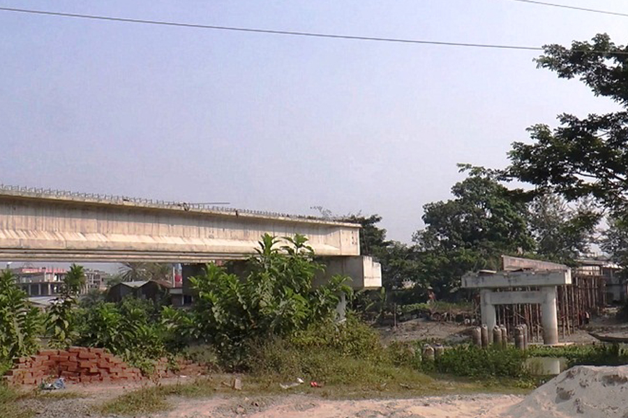 কুমার নদের ওপর সেতু নির্মাণে ধীরগতি