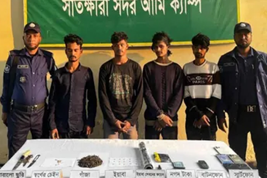 গড়েরকান্দা এলাকা থেকে চার ইয়াবা পাচারকারী গ্রেপ্তার