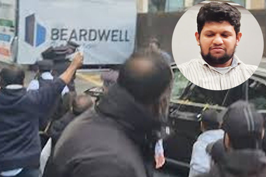 লন্ড‌নে মাহফুজ আলমের অনুষ্ঠানে আ.লীগ নেতাকর্মীদের বিক্ষোভ