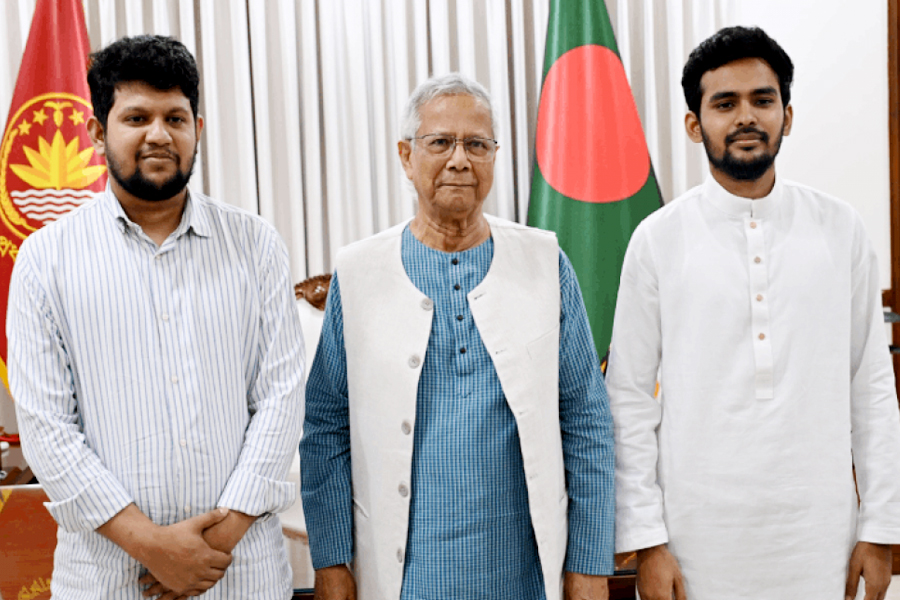 দুই ছাত্র উপদেষ্টার পদত্যাগপত্র গ্রহণ করেছেন প্রধান উপদেষ্টা