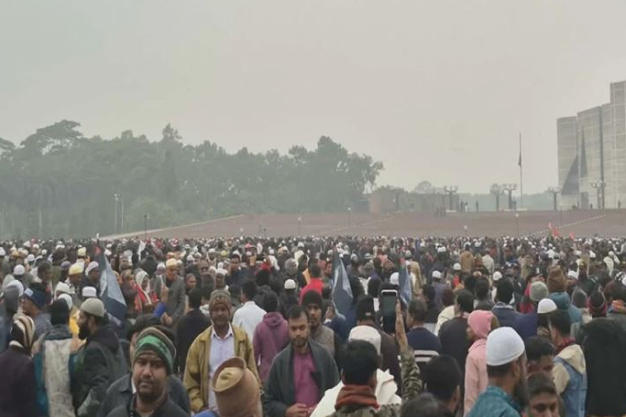 মানিক মিয়া অ্যাভিনিউয়ে জনতার ঢল