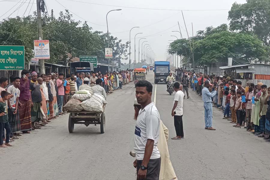 কুড়িগ্রামে প্রস্তাবিত কৃষি বিশ্ববিদ্যালয়ের স্থান পরিবর্তনের দাবিতে মানববন্ধন