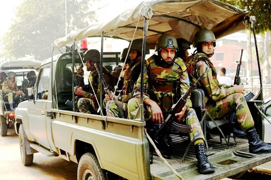 আজ ভোটের মাঠে নামছেন সেনাসহ সব বাহিনীর সদস্যরা