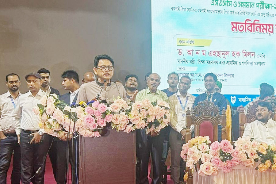 এখন হেলিকপ্টারে ঘোরার দিন নেই, পদত্যাগ করব কেন?