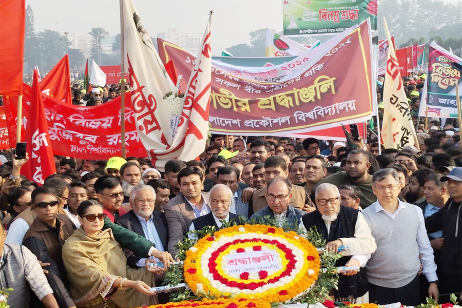 বিজয় দিবসে জাতীয় স্মৃতিসৌধে বিএনপি নেতাদের শ্রদ্ধা