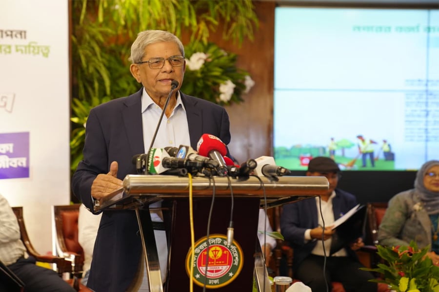 ‘নগরের বর্জ্য ব্যবস্থাপনা আমার আপনার সকলের দায়িত্ব’ শীর্ষক সেমিনারে প্রধান অতিথির বক্তব্য দেন মির্জা ফখরুল। ছবি-ভিওডি বাংলা