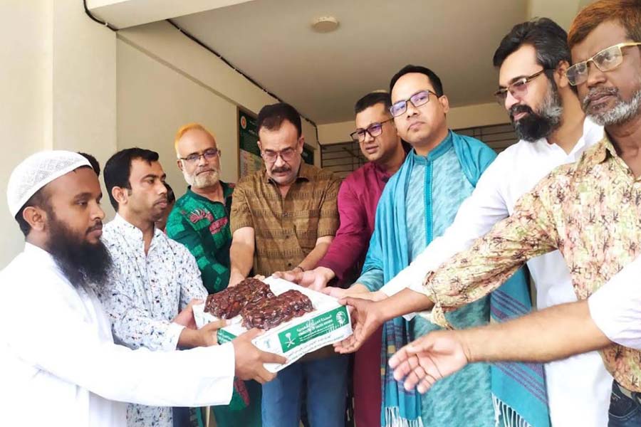 এতিমখানা ও প্রতিবন্ধী বিদ্যালয়ে সৌদির উপহারের খেজুর বিতরণ
