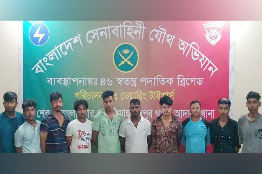 মোহাম্মদপুরে সেনা অভিযানে ‘পাটালি গ্রুপের’ আটক ১০
