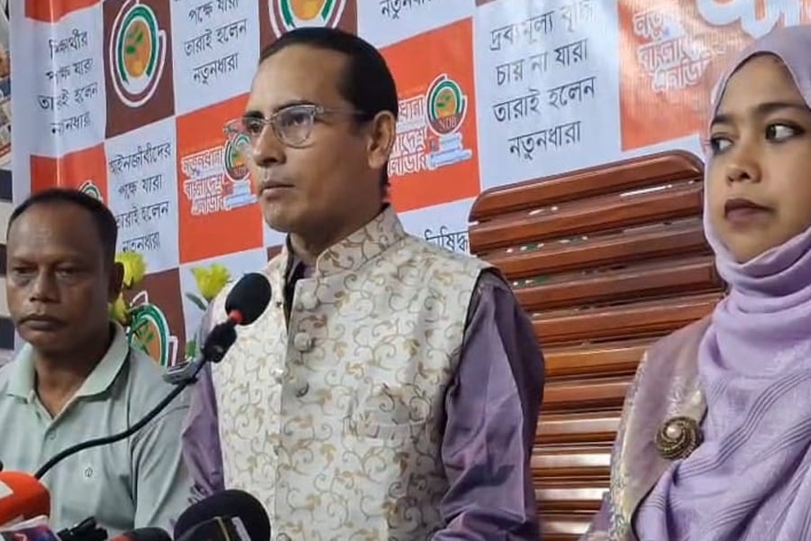"জুলাইকে ব্যবহার করে হামলা, মামলা ও মবের প্রতিবাদে" আয়োজিত সংবাদ সম্মেলনে বক্তব্য দেন মোমিন মেহেদী। ছবি: ভিওডি বাংলা