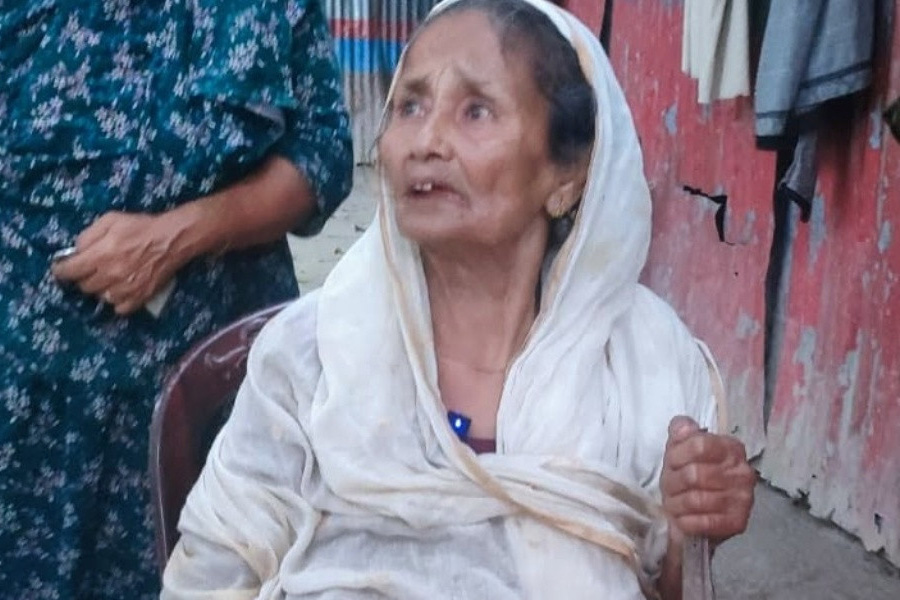 ছেলের নতুন দালানে ফিরলেন সেই বৃদ্ধা মা