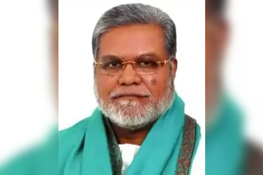 মঞ্জুরুল মুন্সীকে সংযত থাকার পরামর্শ আদালতের