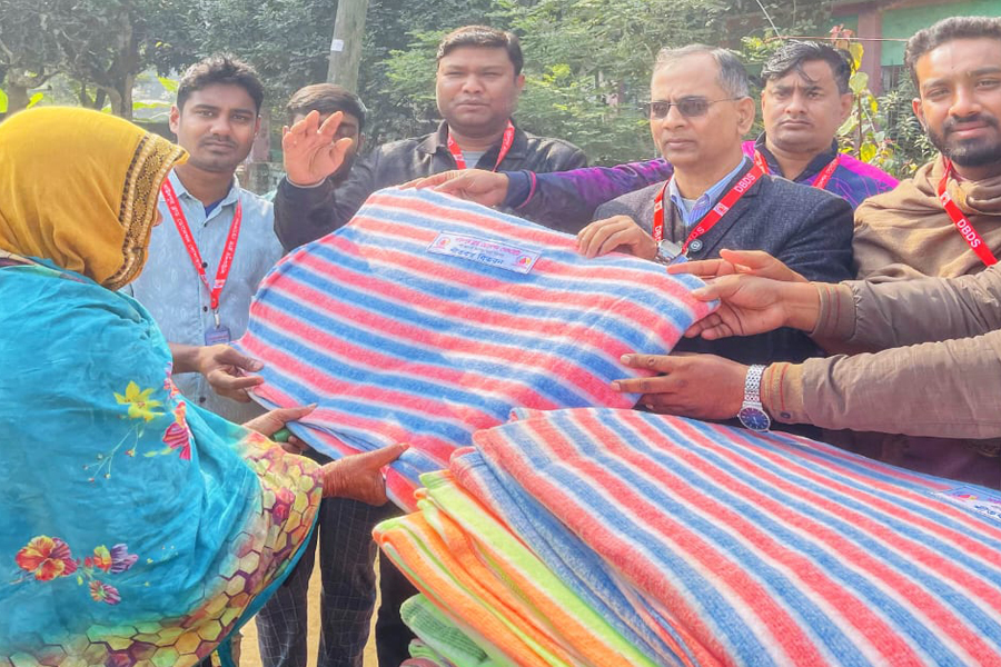 দাউদপুর ব্লাড ডোনেশন সোসাইটির উদ্যোগে কম্বল বিতরণ