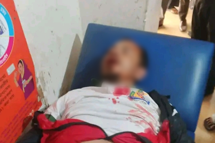 নবাবগঞ্জে মর্মান্তিক সড়ক দুর্ঘটনায় একজনের মৃত্যু