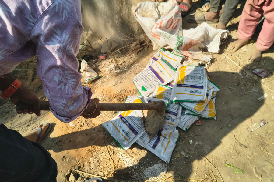 নকল সার বিক্রি: ব্যবসায়ীকে ১ লাখ টাকা জরিমানা