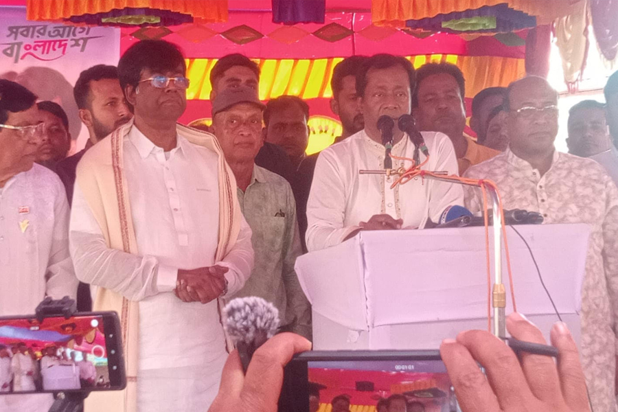 কালিয়ায় ফুলেল শুভেচ্ছায় সিক্ত হলেন জাহাঙ্গীর আলম