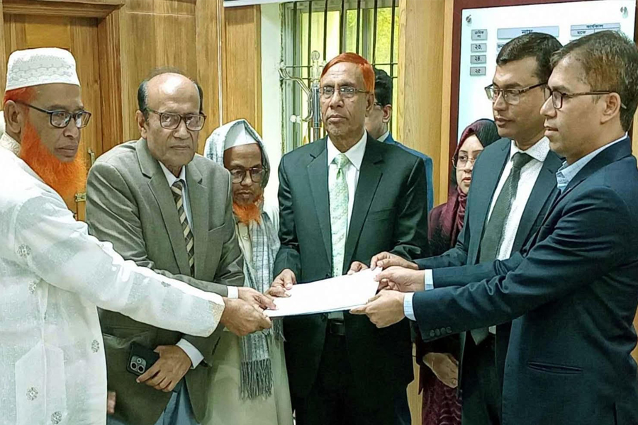 বিএনপির প্রার্থী মনিরুল ইসলামের পক্ষে মনোনয়নপত্র সংগ্রহ